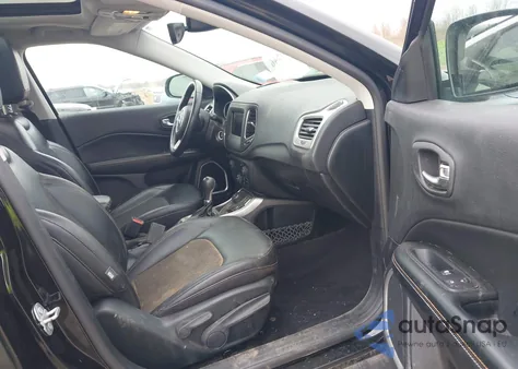 2018 Jeep Compass Latitude 4X4 из США, поврежденный, VIN 3C4NJDBB3JT246070